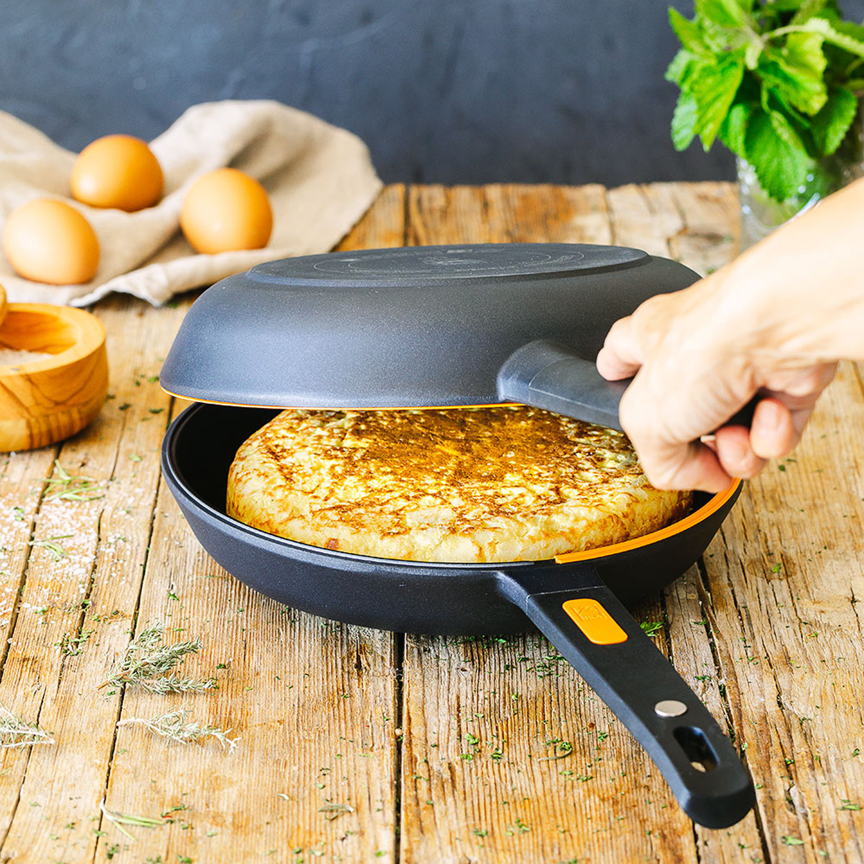 Double-Sided Omelette Flip Pan